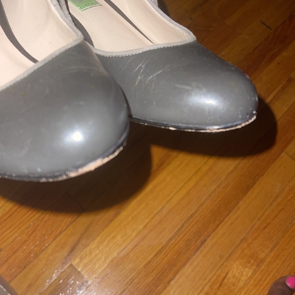 Shoes - Picture 4 of 4